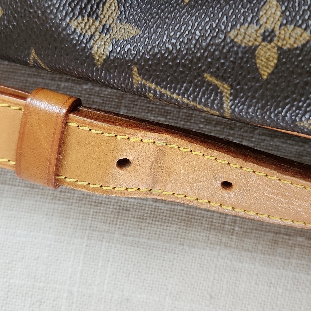 Louis Vuitton Brown and Tan Monogram Crossbody Bag - Picture 15 of 15